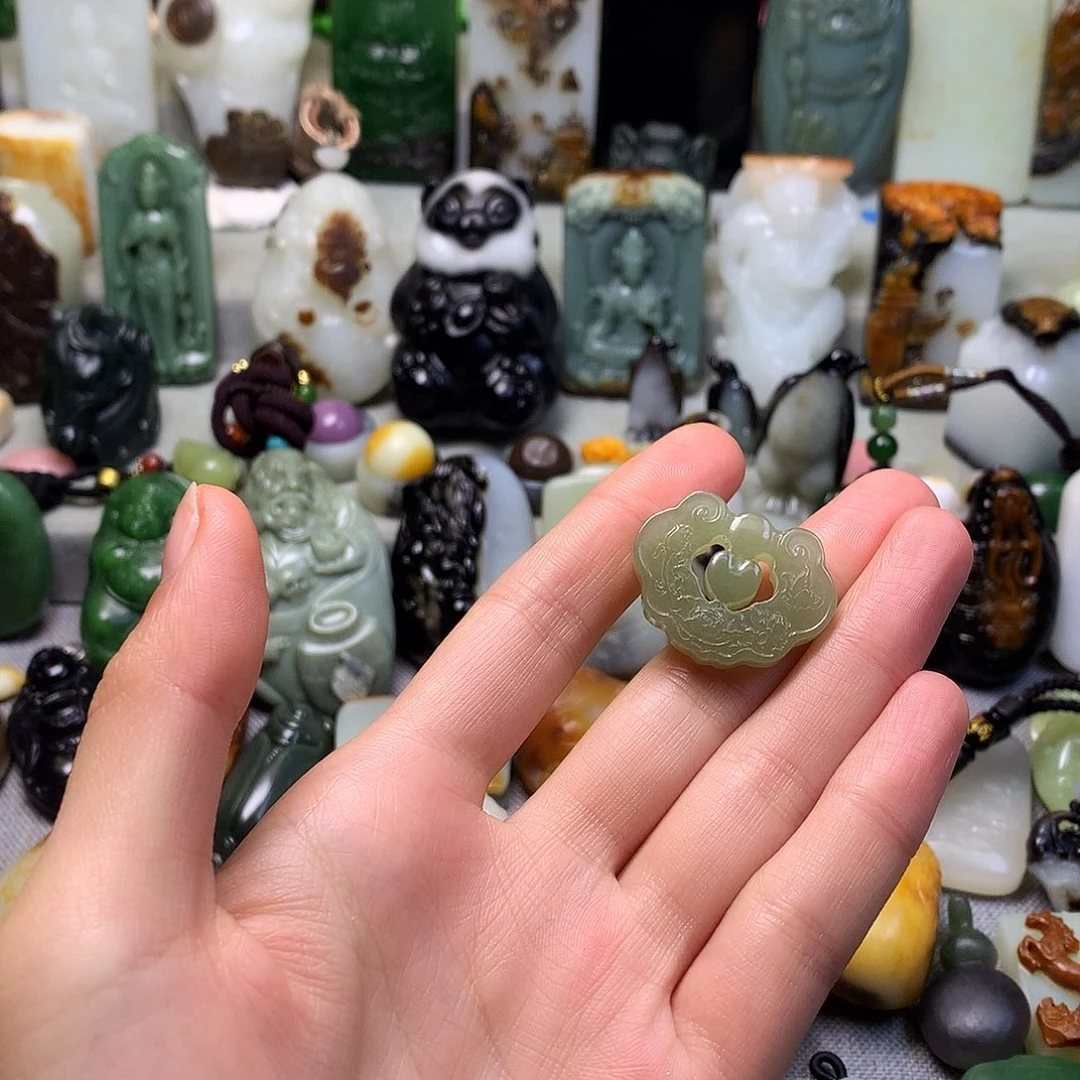 颈饰未镶嵌和田玉