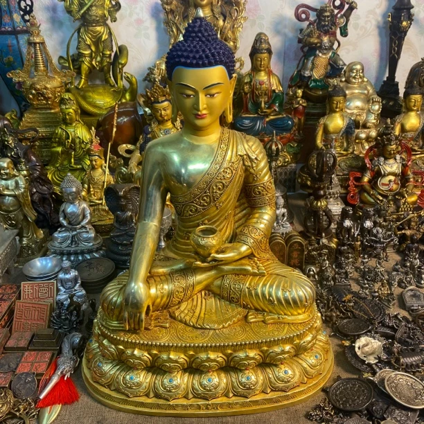 尼泊尔精工纯铜鎏金释迦摩尼坐像摆件42✖️32