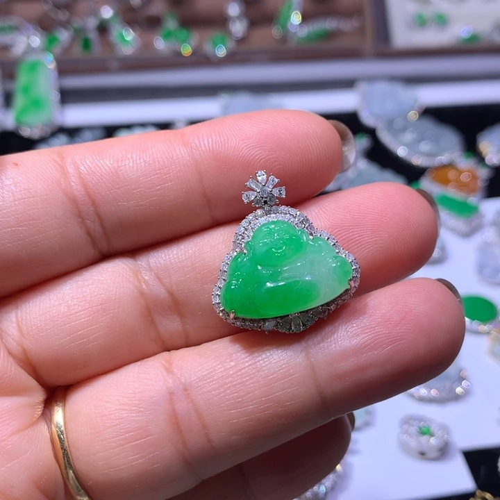 翡翠18K金镶嵌颈饰
