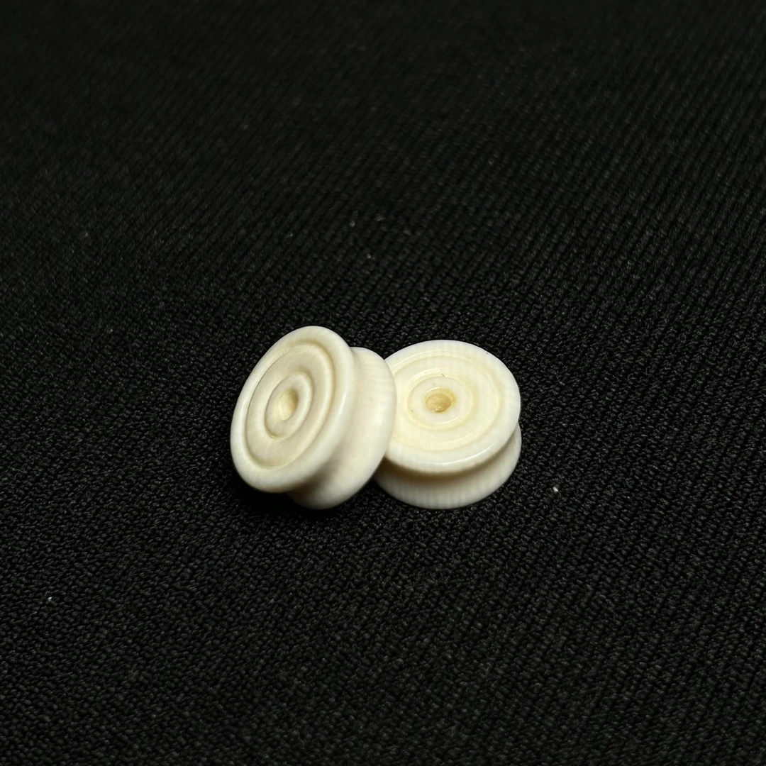 P286只做天然猛犸象牙 车轮珠 约直径11+*对孔5mm