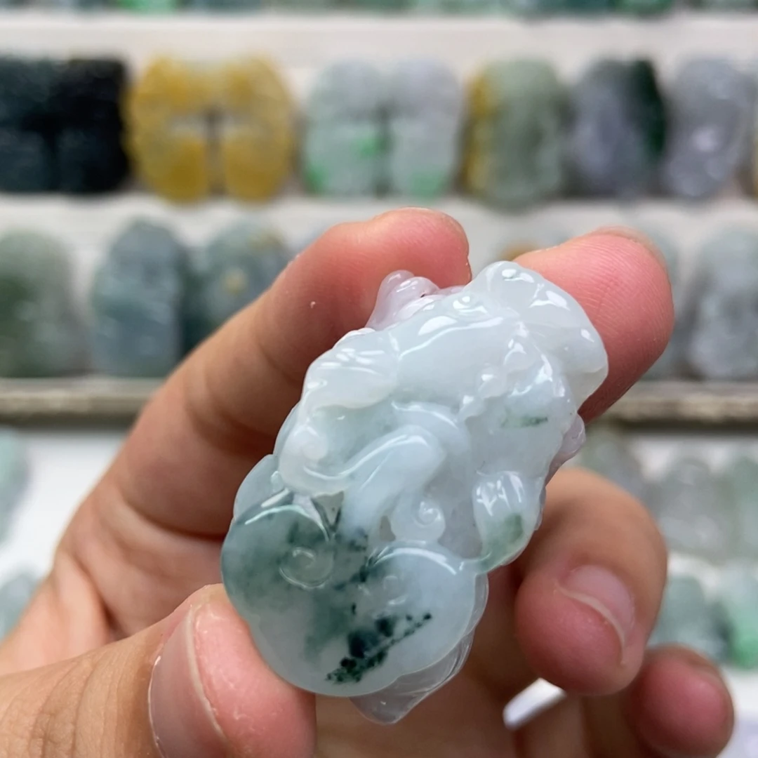 翡翠未镶嵌吊坠(赠链)口含珠