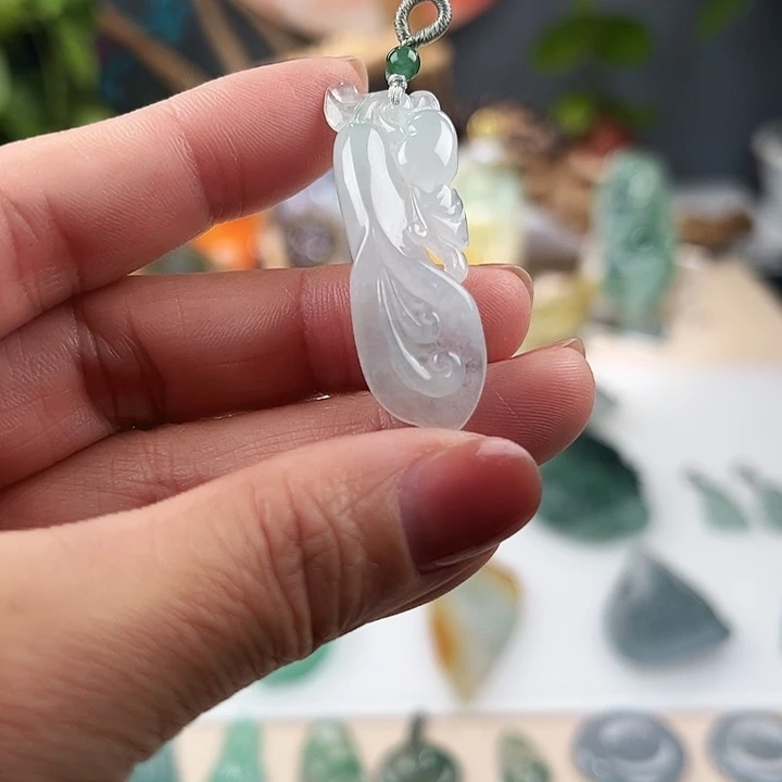 翡翠未镶嵌颈饰玉兰花