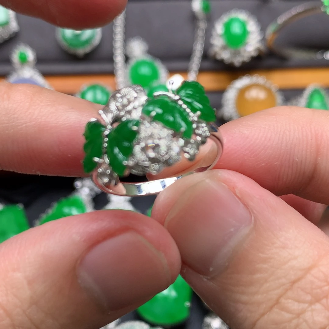 翡翠18K金镶嵌戒指