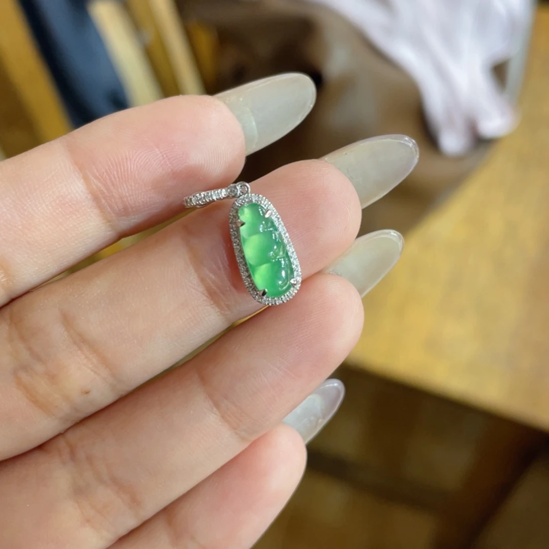 【闪购商品】颈饰18K金镶嵌翡翠