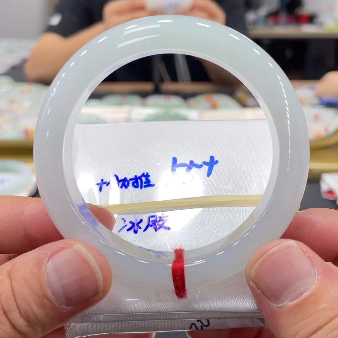 翡翠手镯未镶嵌翡翠