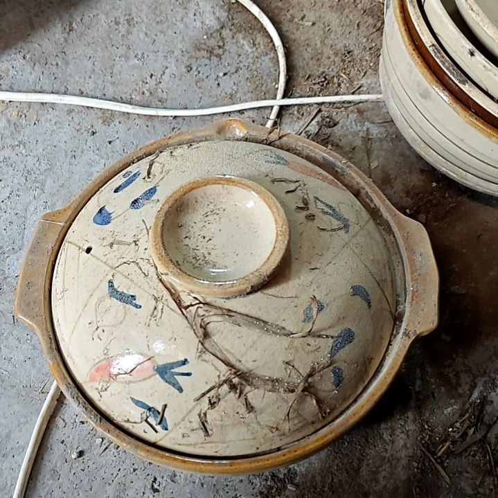 摆件盘子碗茶壶啥都有