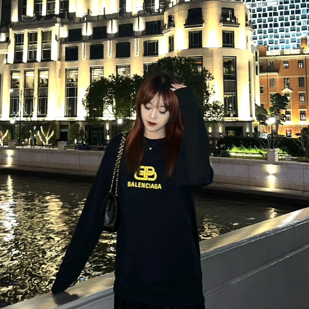 99新/Balenciaga/巴黎世家/XS码/字母logo锁扣印花卫衣/010986