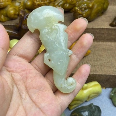 蛇纹石玉未镶嵌颈饰111
