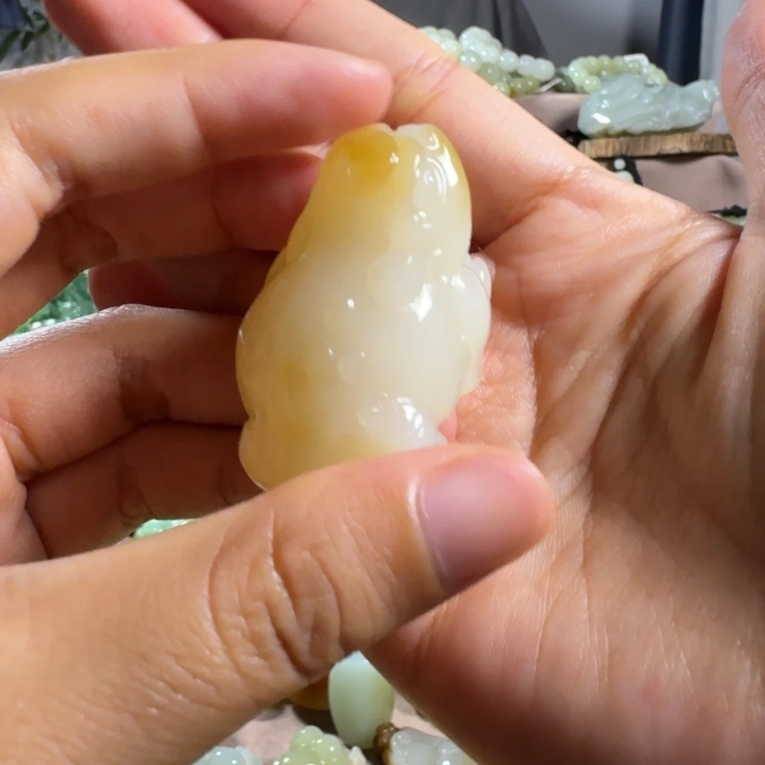 颈饰未镶嵌和田玉（糖玉）