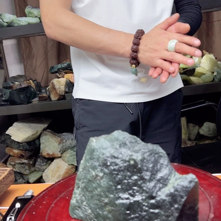 蛇纹石玉未镶嵌吊坠(赠链)210