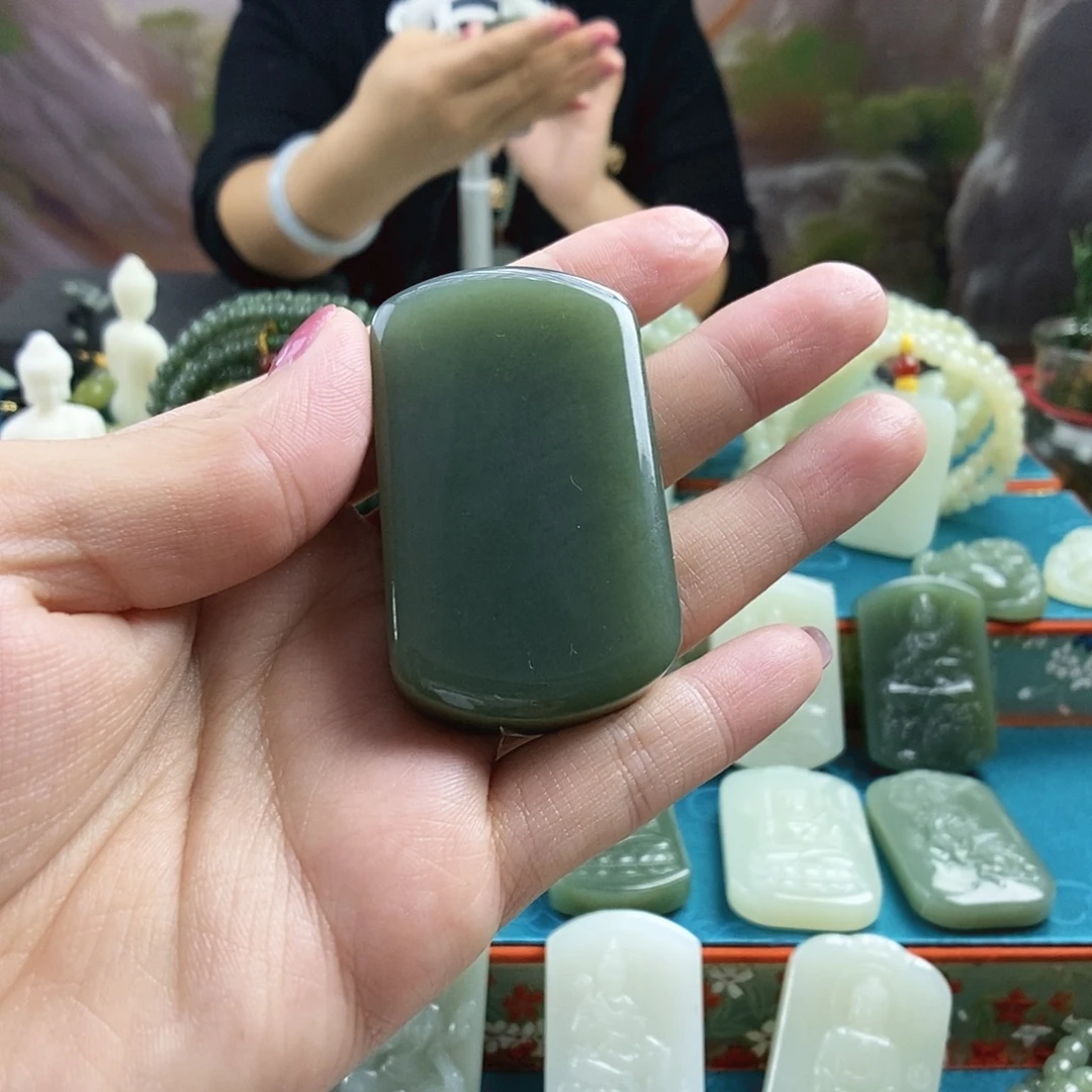 凡***宇和田玉未镶嵌颈饰