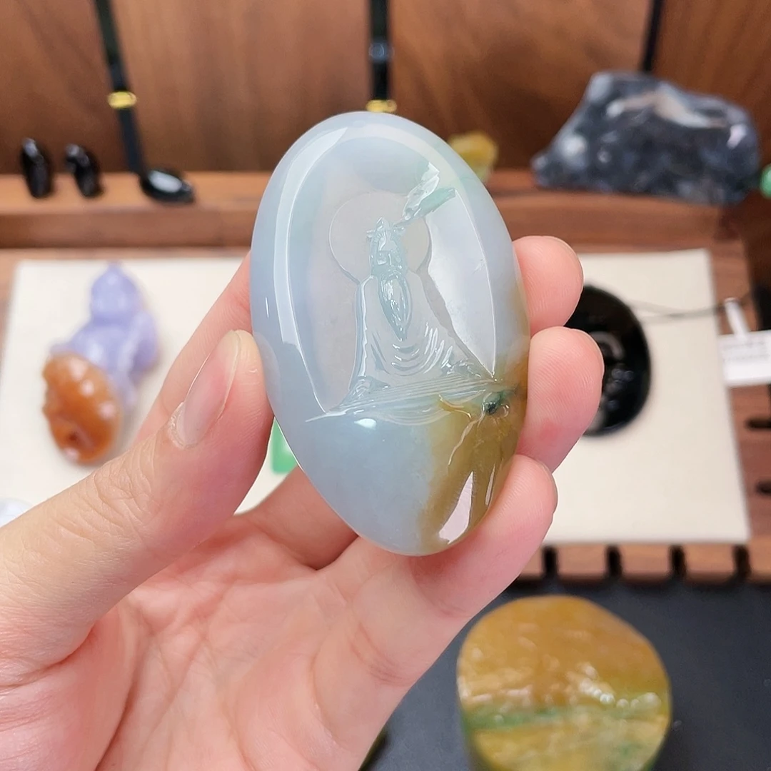 翡翠未镶嵌颈饰上善若水