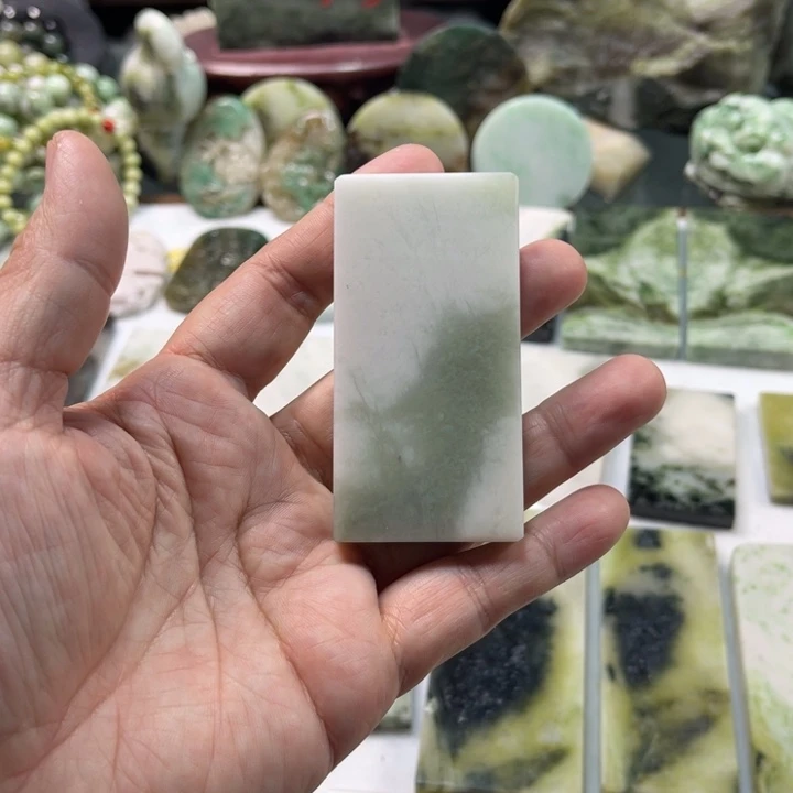 独山玉颈饰未镶嵌流**财