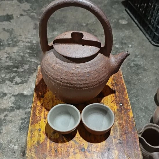 粗陶提梁壶粗陶提梁壶