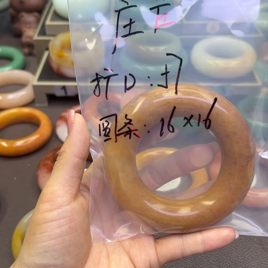 未镶嵌手镯石英岩玉庄*?