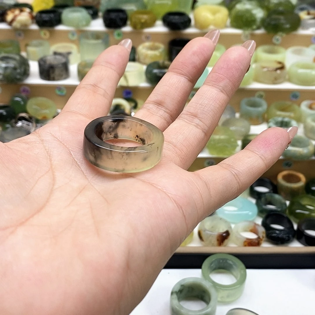 岫玉天然玉石未镶嵌举****?