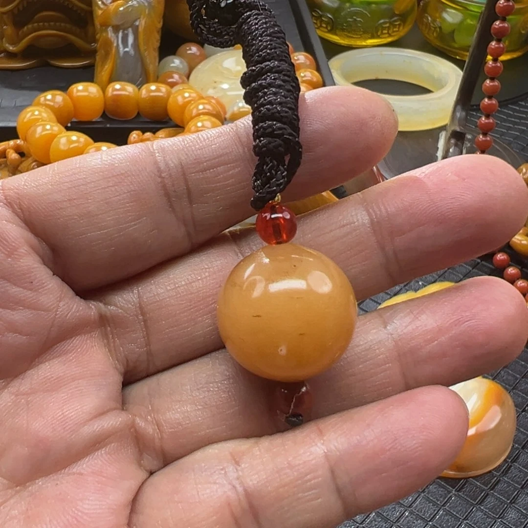 颈饰未镶嵌石英质玉