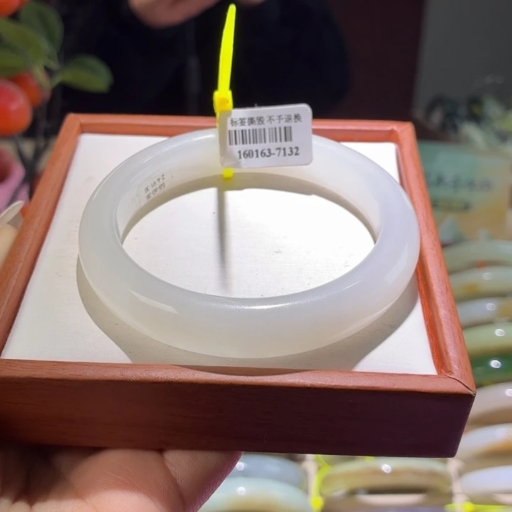 和田玉未镶嵌手镯60