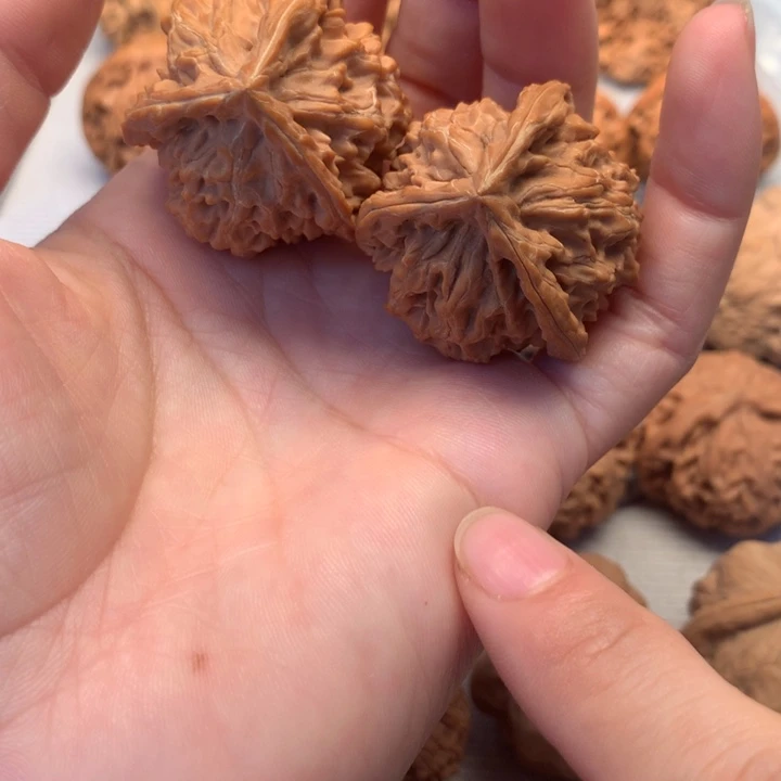 看***片把件文玩核桃盘山三棱