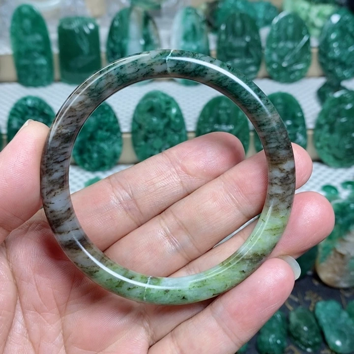 未镶嵌独山玉手镯