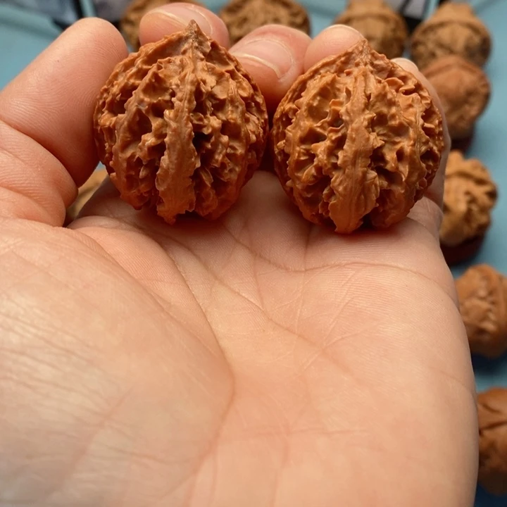 文玩核桃把件精品文玩手捻红灯笼元