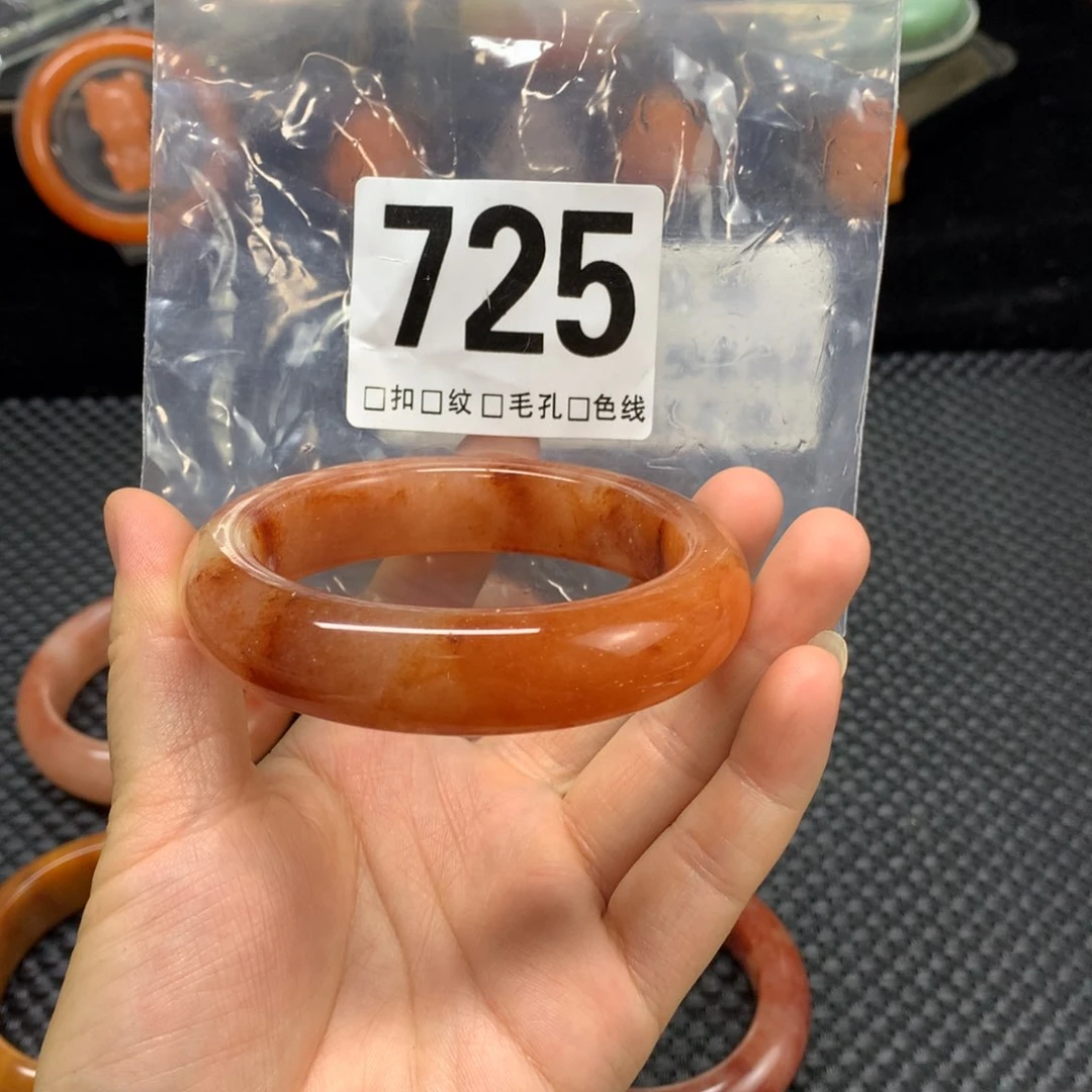 苏***亮石英质玉手镯未镶嵌