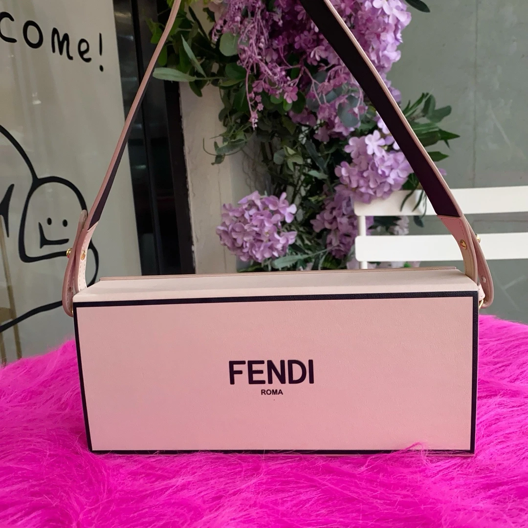 95新 FENDI/芬迪 2020FW秀款裸色横版盒子包