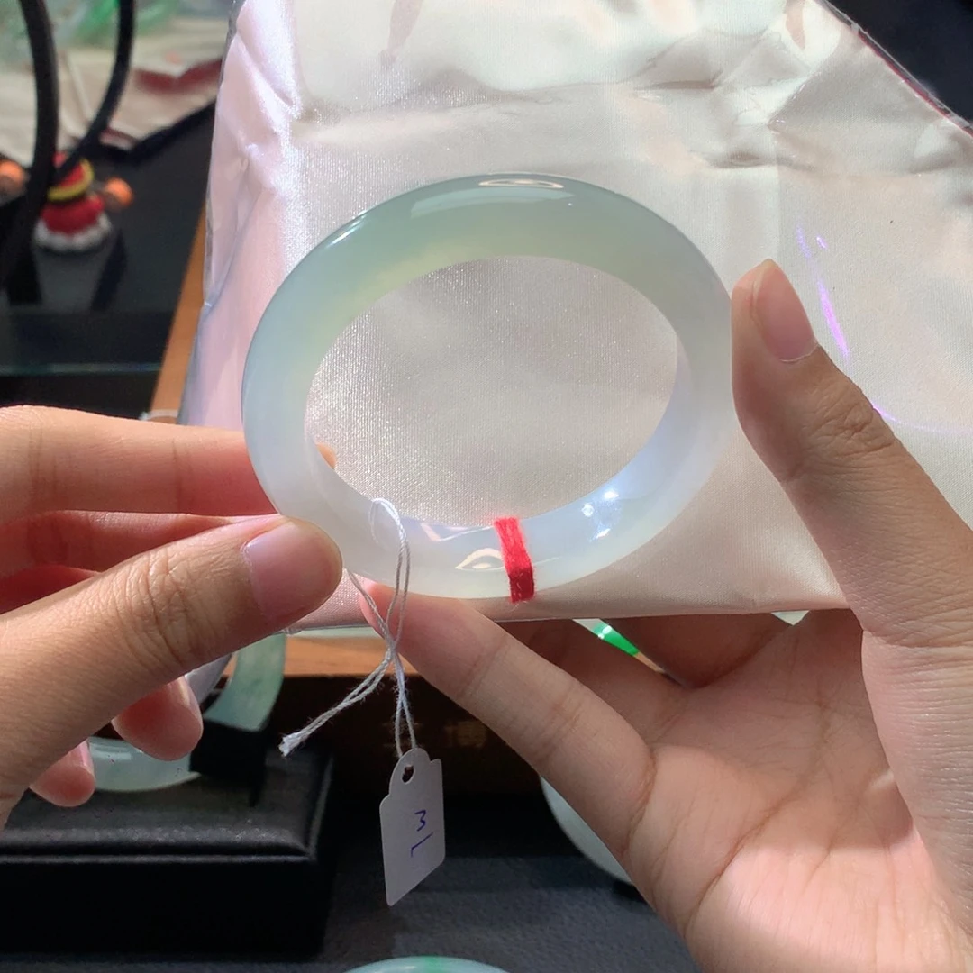 翡翠未镶嵌手镯正圈