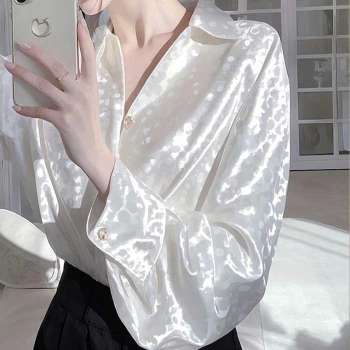 今年流行白色长袖缎面衬衫女士早春新款韩系宽松百搭法式上衣衬衣