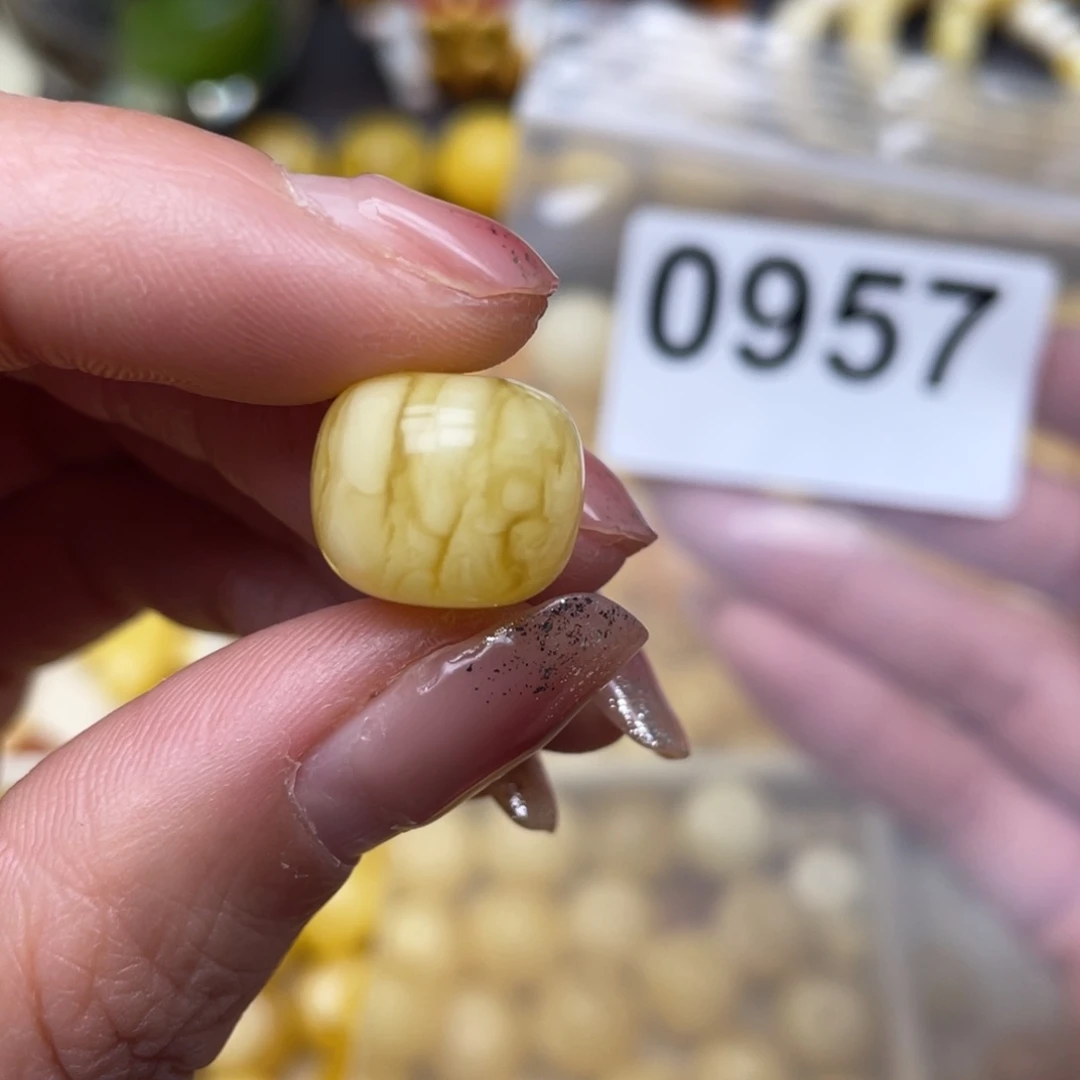 蜜蜡珠宝奇石未镶嵌小坑13.8