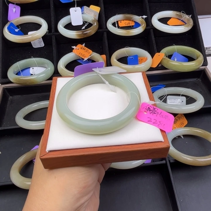 未镶嵌手镯和田玉七月