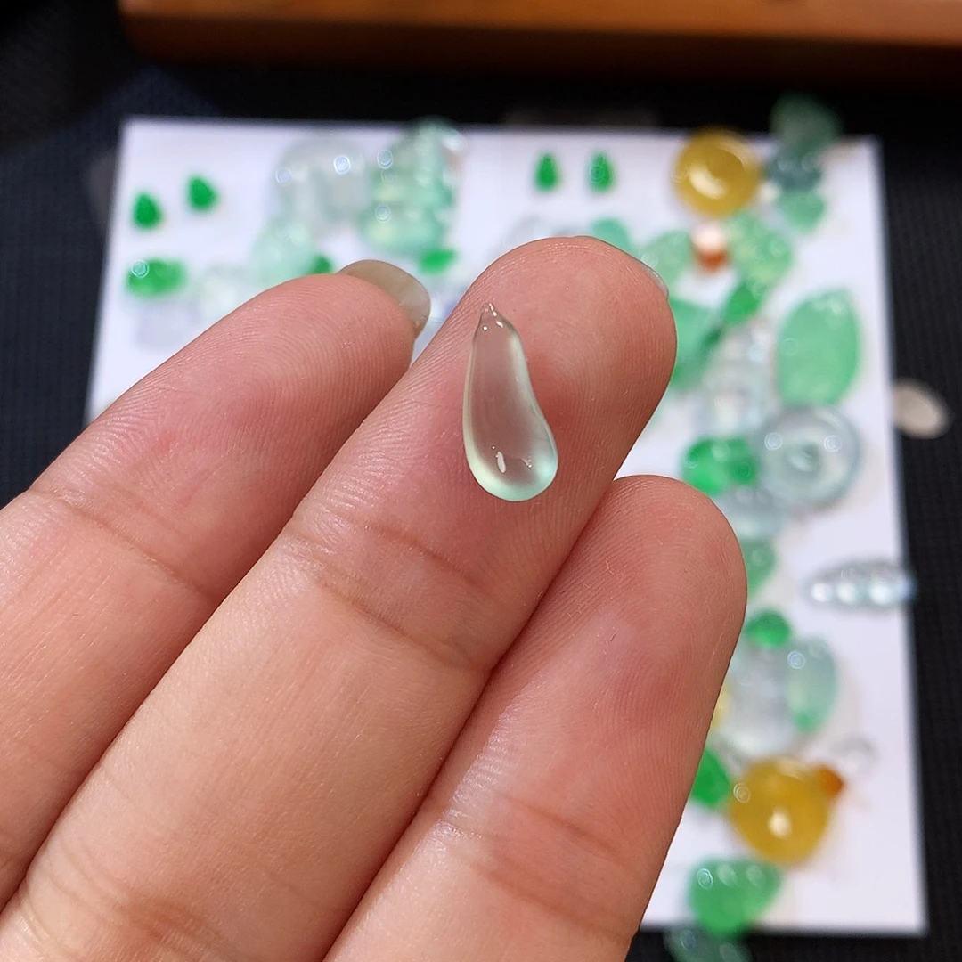 翡翠裸石木纳福瓜