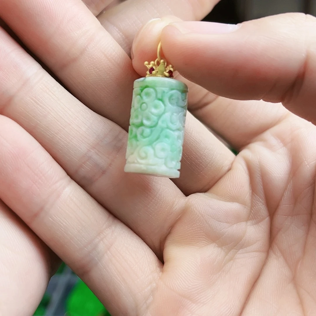 翡翠颈饰未镶嵌吊坠