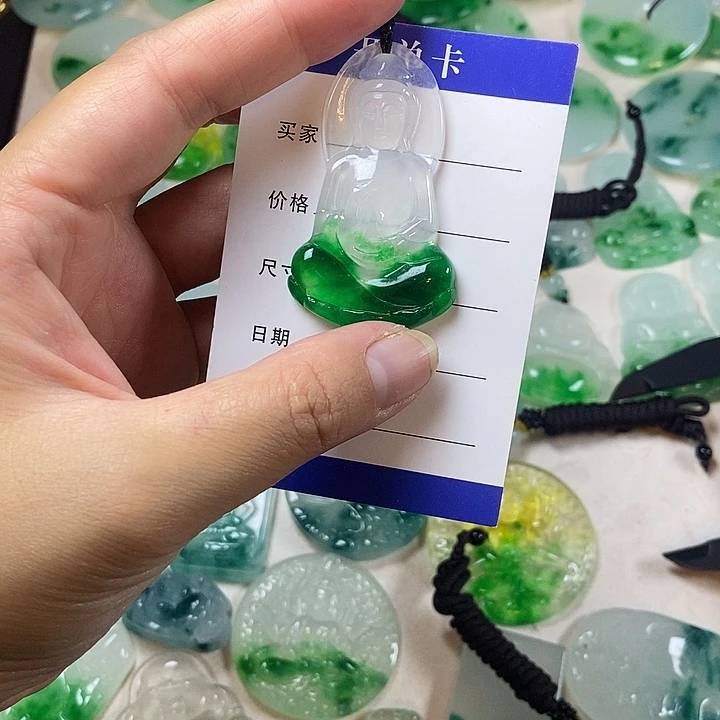 翡翠未镶嵌颈饰素衣观音