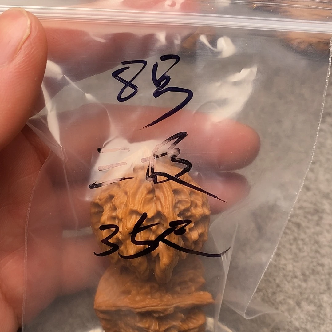 文玩核桃把件三棱