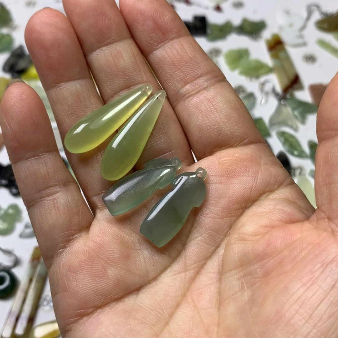 故***意未镶嵌蛇纹石玉耳环