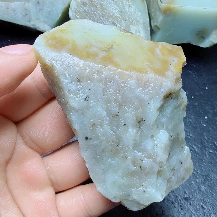 和田玉（糖玉）未镶嵌珠宝奇石