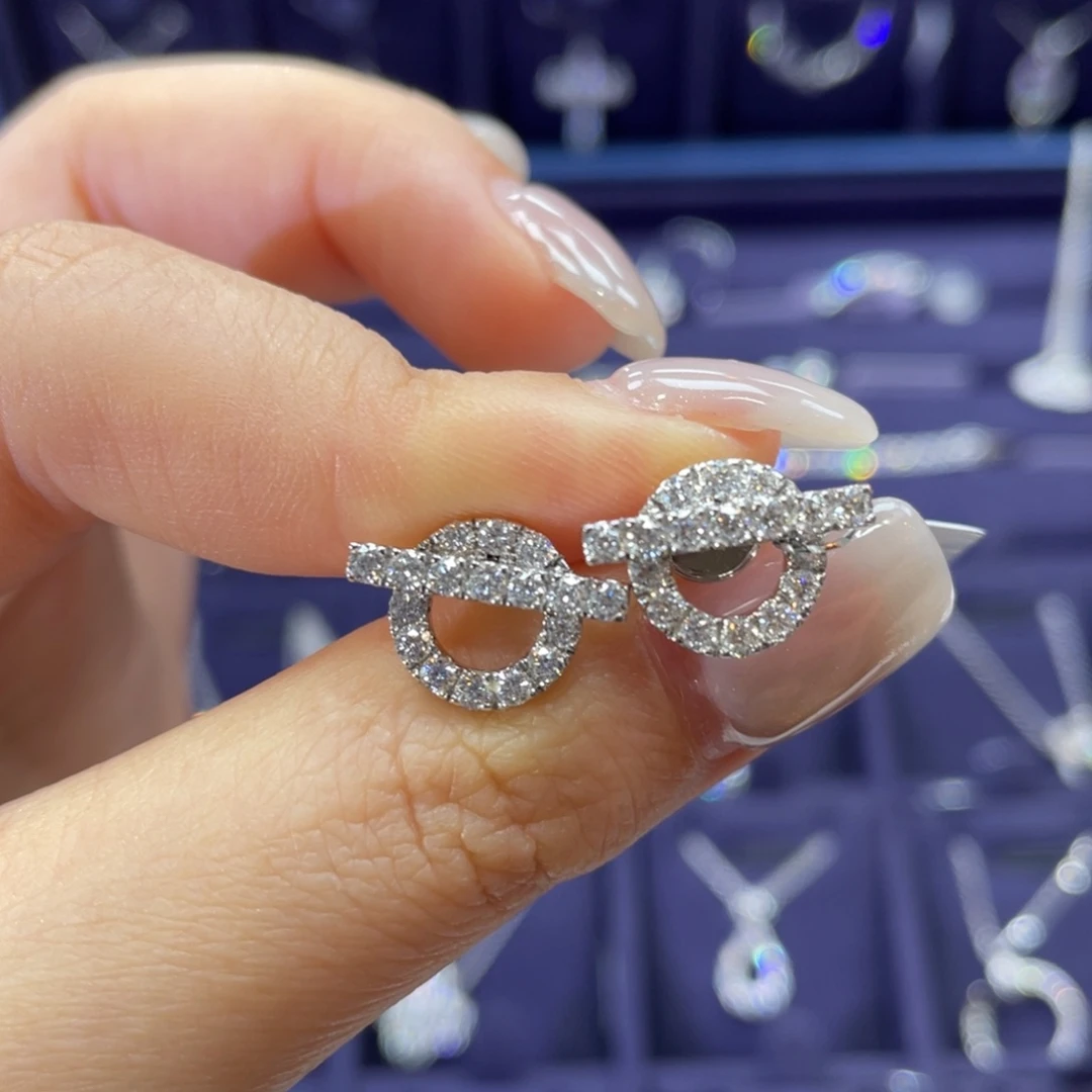 颈饰铂Pt950镶嵌合成钻石小q 耳钉5g