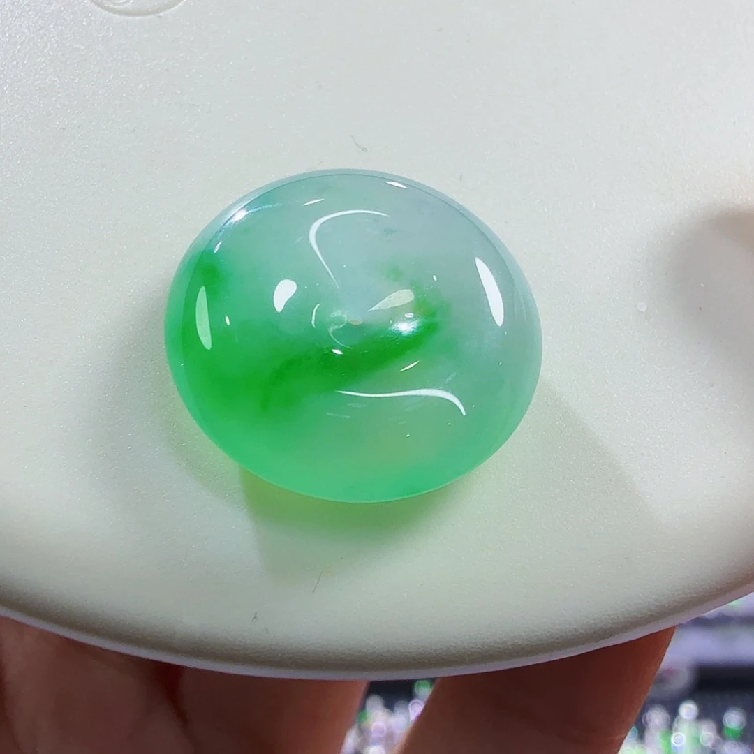 翡翠未镶嵌颈饰平安扣