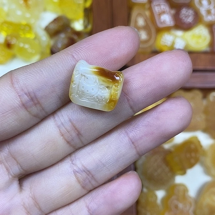 橄榄核吊坠电视机102