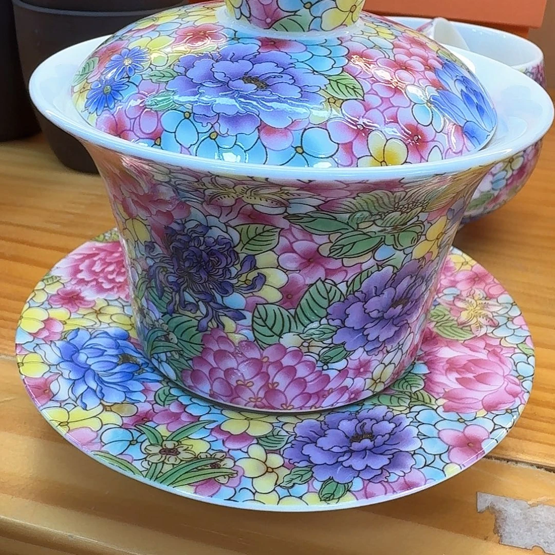 盖碗里的水煮开后放入