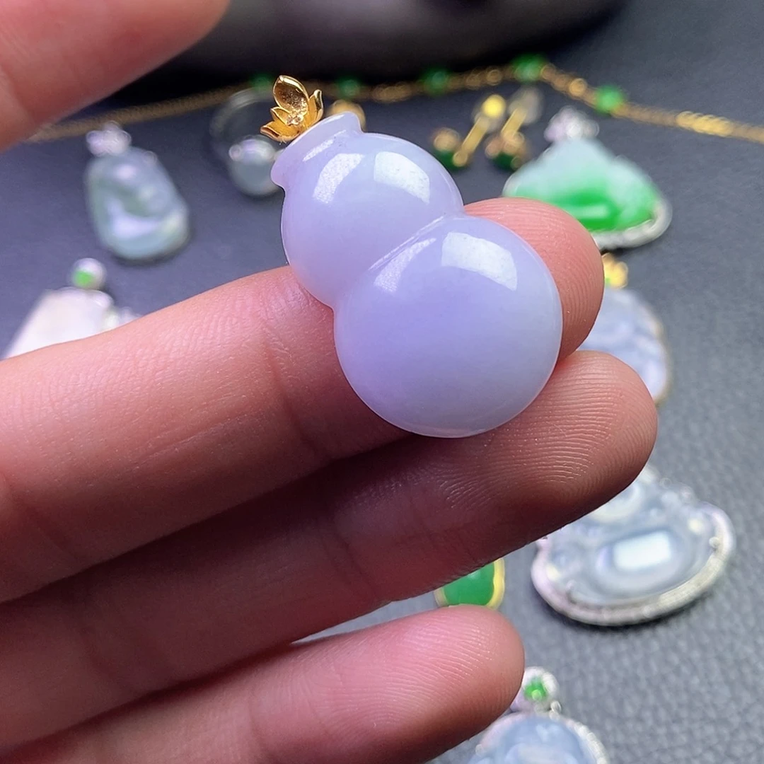 颈饰18K金镶嵌翡翠