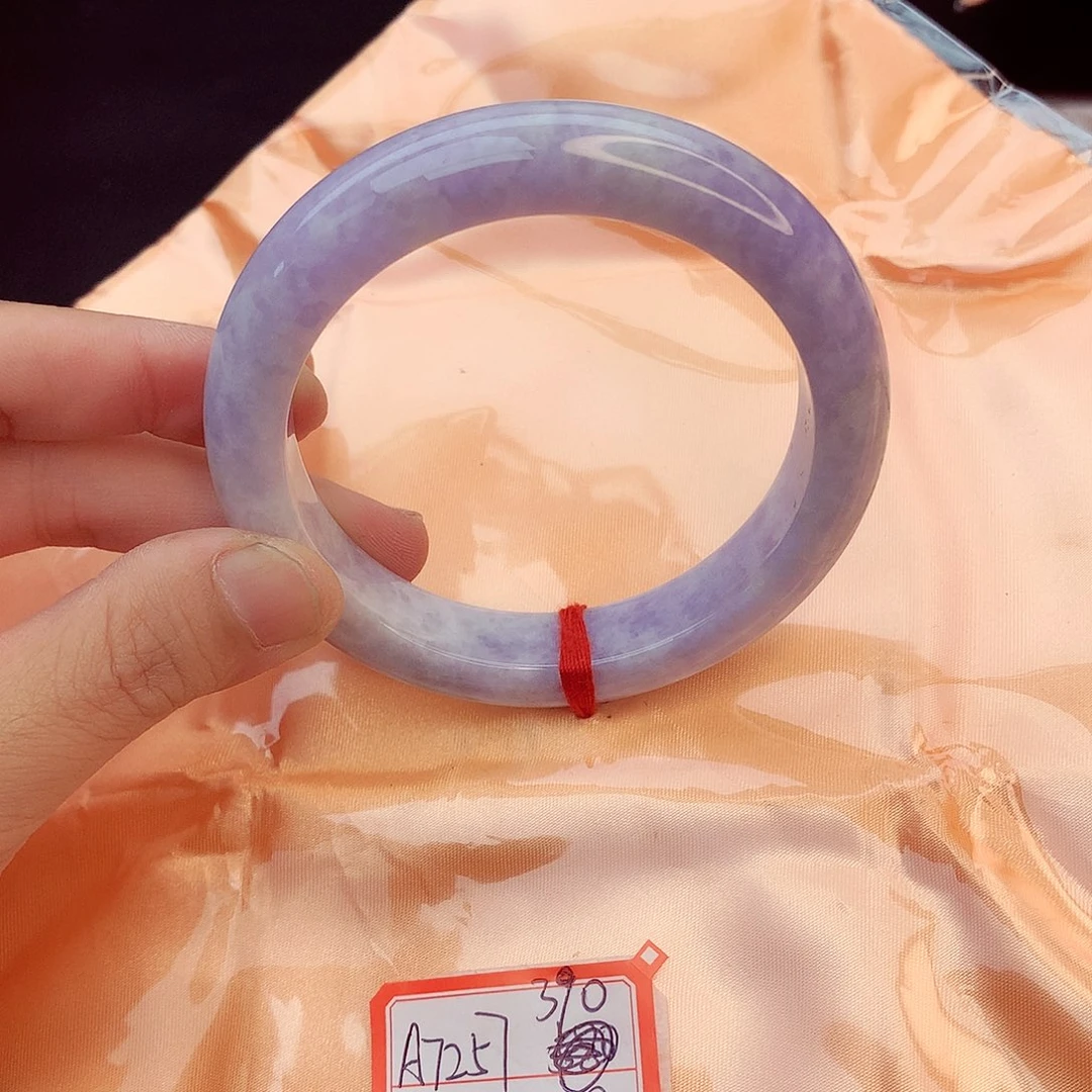 翡翠手镯未镶嵌翡翠
