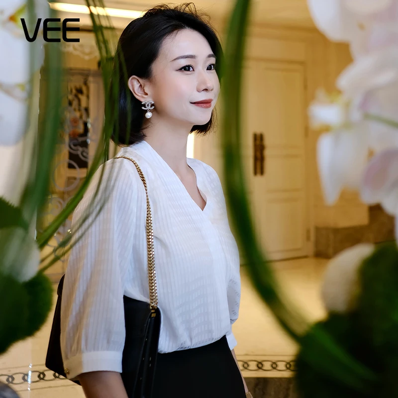 VEE【都市girl】暗纹袖口微收碎褶V领气质时尚中袖衬衫上衣女