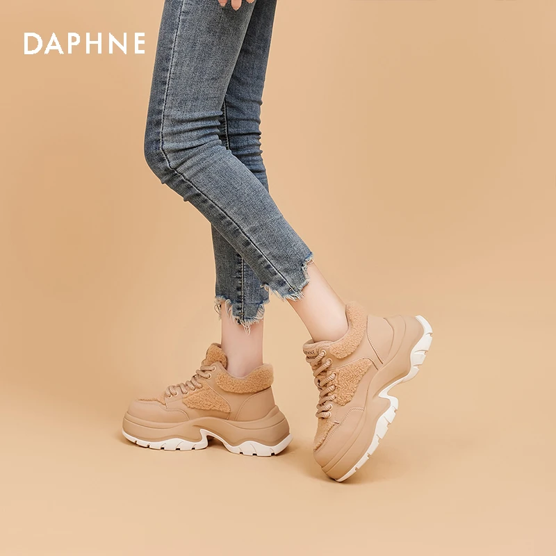 达芙妮时尚厚底圆头系带秋冬高帮百搭潮流运动网红小众女士休闲鞋