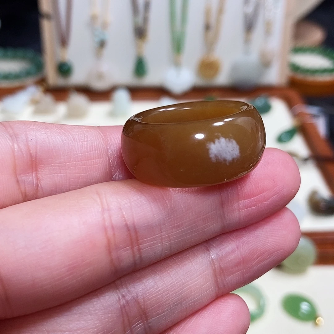 未镶嵌戒指和田玉