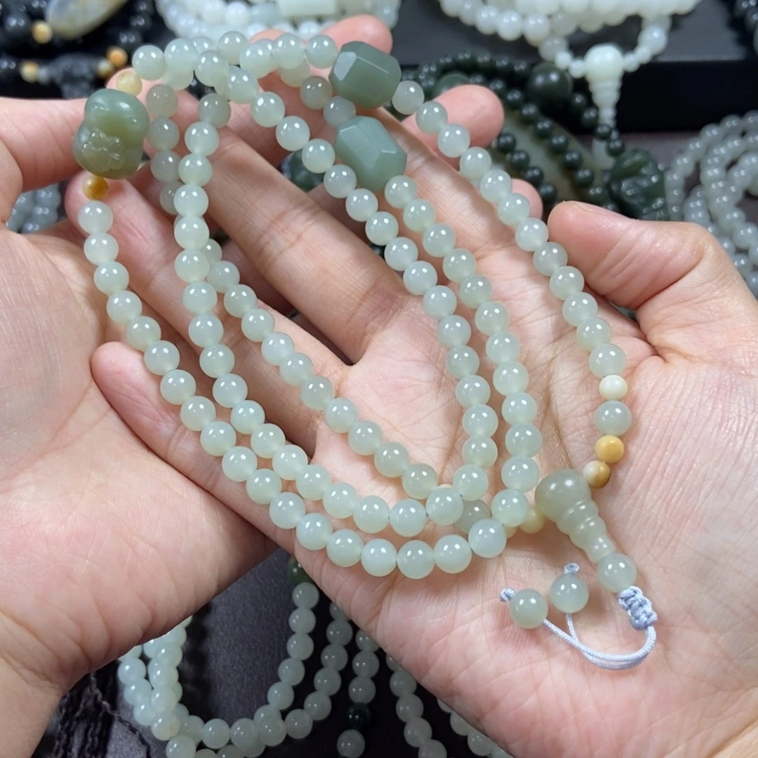 和田玉未镶嵌把件手持