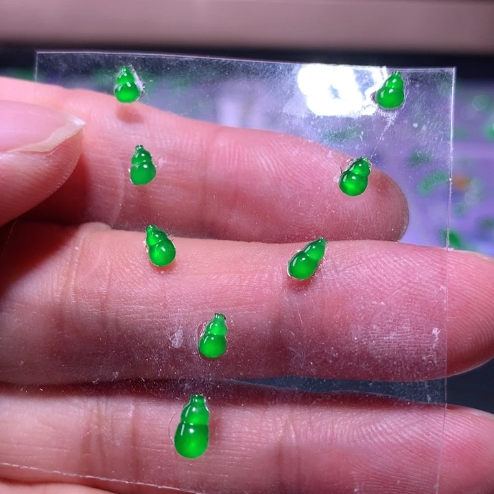 裸石翡翠阳绿葫芦