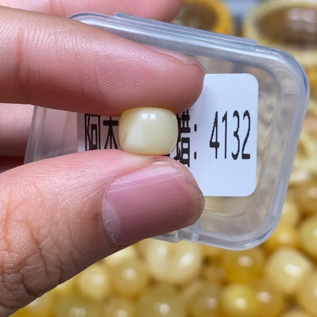 蜜蜡未镶嵌珠宝奇石4132