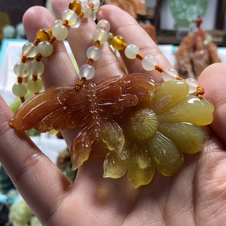 蛇纹石玉颈饰未镶嵌